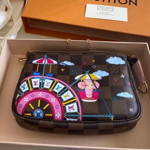 SOLD✨ Louis Vuitton Mini Pochette Christmas